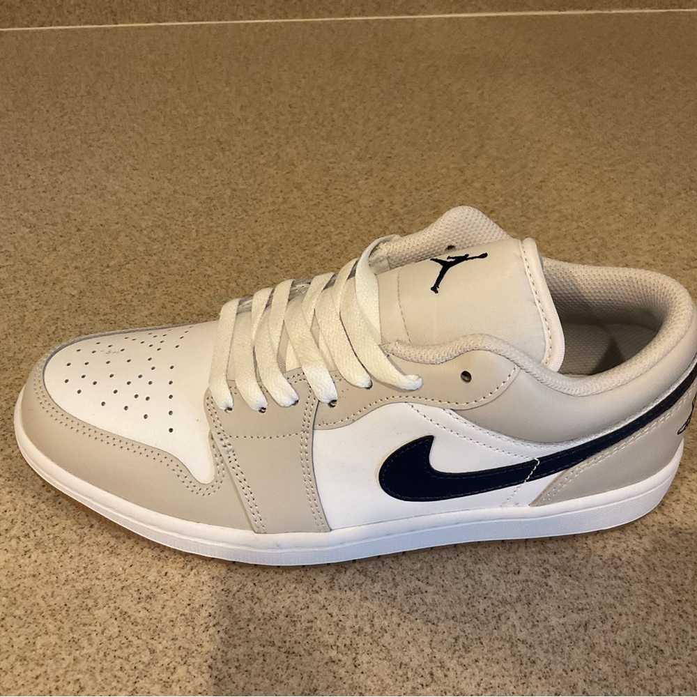Nike Jordan Men's Retro 1 White, Navy and Grey Sneakers